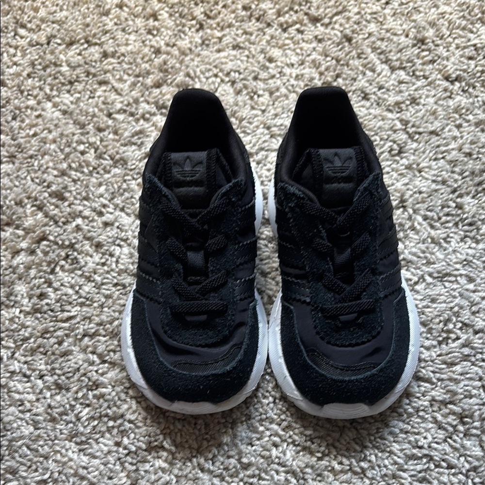 Adidas Black and White Sneakers Sleek Design